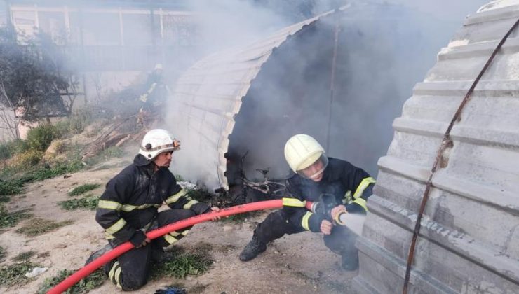 Hatay’da barakada çıkan yangın söndürüldü