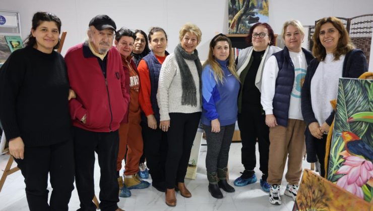 Paleti eline alan afetzede kadınlar, deprem psikolojisini resim çizerek atlatıyor