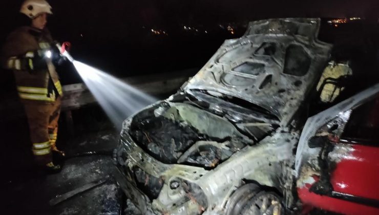 Hatay’da yanan otomobil kullanılmaz hale geldi