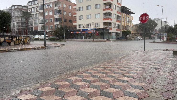 İskenderun’da dolu yağışı çevreyi beyaza büründü