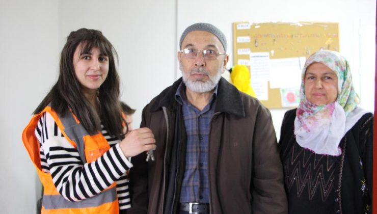 Afetzede vatandaş, yeni yuvasının mutluluğunu yaşıyor