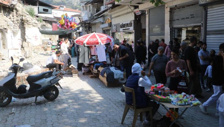 ENKAZ ÇARŞISINDA UMUT VEREN BAYRAM ALIŞVERİŞİ