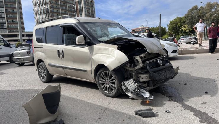 İSKENDERUN’DA ARAÇLA ÇARPIŞAN AMBULANS DEVRİLDİ: 2 YARALI