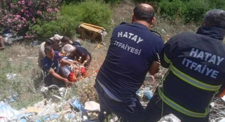 HATAY’DA MOTOSİKLET UÇURUMA YUVARLANDI: 1 YARALI
