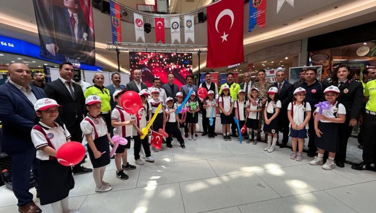 Hatay’da Karayolu Güvenliği ve Trafik Haftası dolayısıyla vatandaşlara trafik eğitimi verildi