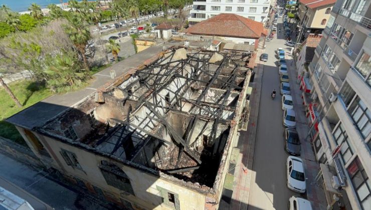 Hatay’da 200 yıllık binadaki yangının sebebi araştırılıyor