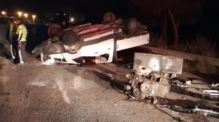 Hatay’da ters dönen kamyonetin sürücüsü yaralandı