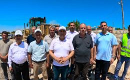 BAŞKAN SARI ALTINÖZÜ’NDE YOL SEFERBERLİĞİ BAŞLATTI