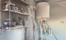 DEPREMZEDE VATANDAŞLARIN YAŞADIĞI KONTEYNER YANGINDA ZARAR GÖRDÜ