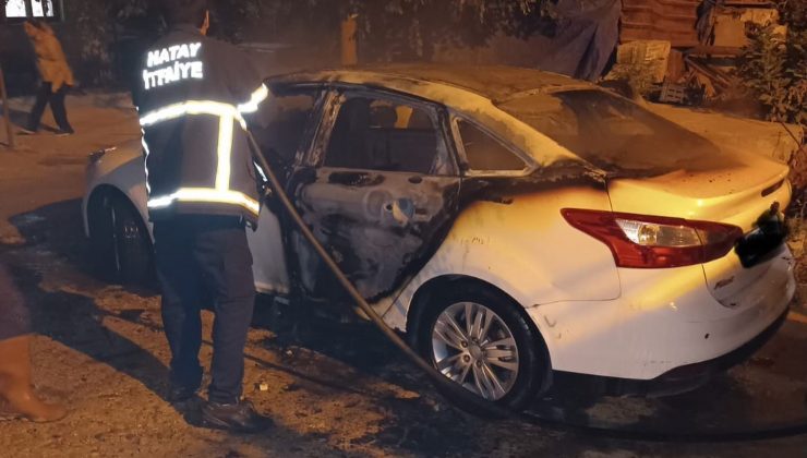 YANAN OTOMOBİL KULLANILMAZ HALE GELDİ