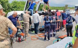ERZİN’DE KAZA: 4 YARALI