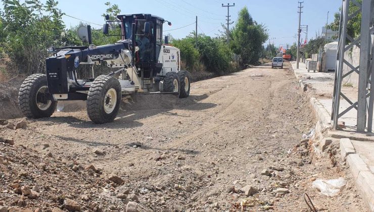 FEN İŞLERİ MÜDÜRLÜĞÜ EKİPLERİ YOL ÇALIŞMALARINI SÜRDÜRÜYOR