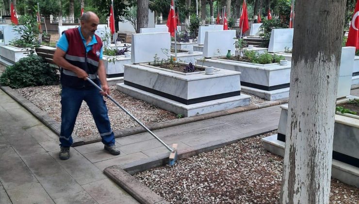 MEZARLIKLARDA KAPSAMLI ÇALIŞMALAR DEVAM EDİYOR