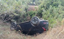 OTOMOBİL UÇURUMDAN YUVARLANDI