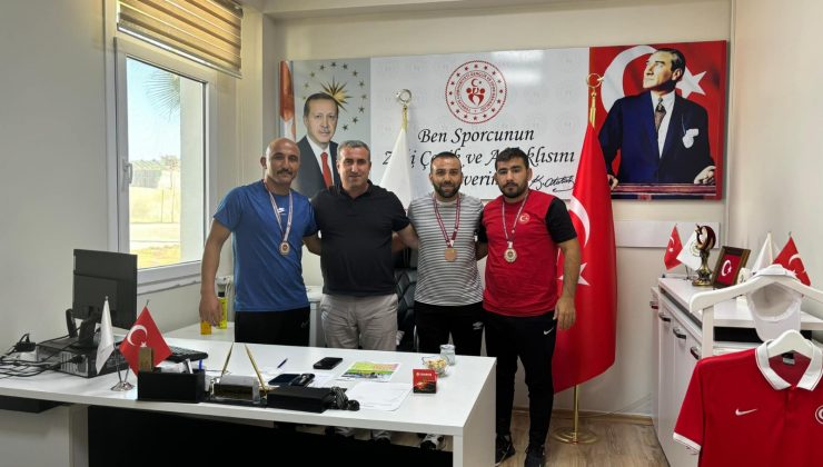 MÜDÜR ZÜMRE’Yİ MADALYALARIYLA ZİYARET ETTİLER