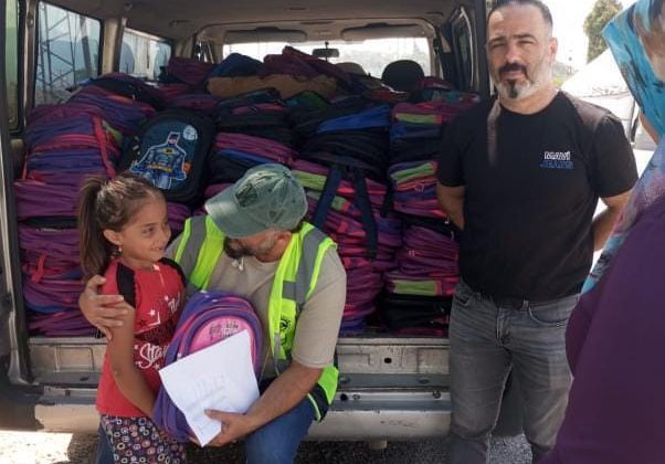 FENOMEN MERİÇ GÜLTEKİN, DEPREMZEDE ÇOCUKLARIN YÜZÜNÜ GÜLDÜRDÜ