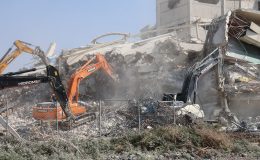 DEVASA İŞ MERKEZİNİN YIKIM ANI KAMERAYA YANSIDI