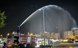 İSKENDERUN’DA AYDINLATMA DİREĞİNDE YANGIN