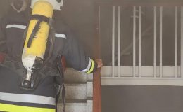 ORTAOKULUNDA ÇATI KATINDA KORKUTAN YANGIN  