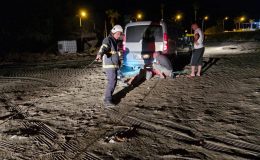 ARSUZ’DA KUMA BATAN ARACI İTFAİYE KURTARDI  