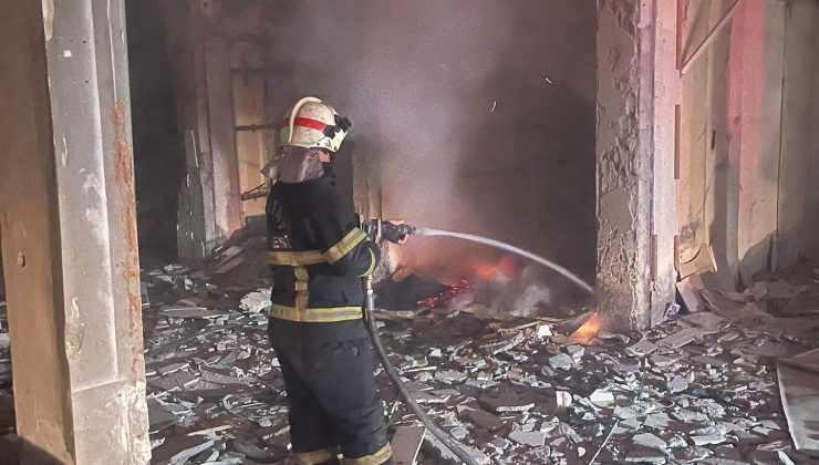 ANTAKYA’DA METRUK İŞ YERİ ALEVLERE TESLİM OLDU  