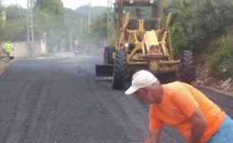 DÖRTYOL’DA KIŞ ÖNCESİ SICAK ASFALT ÇALIŞMASI HIZLANDI  