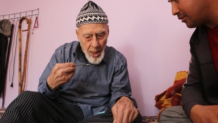 103 YAŞINDAKİ BEŞİR AMCA YILLARA MEYDAN OKUYOR 