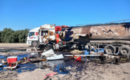 YANAN TANKERDEN LİTRELERCE HAM PETROL YOLA DÖKÜLDÜ  