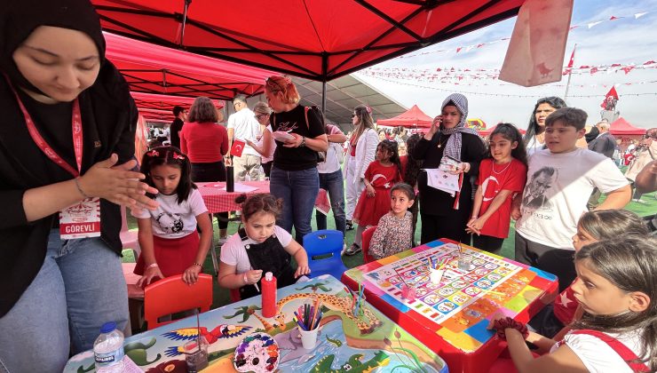 DEPREMZEDE ÇOCUKLAR CUMHURİYET PANAYIRI’NDA DOYASIYA EĞLENDİ