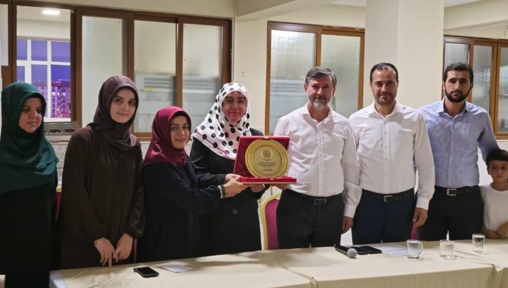 HATAY’DA YILIN AİLESİNE PLAKET VERİLDİ