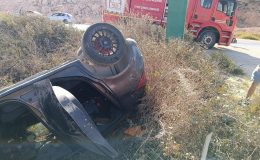 ALTINÖZÜ’NDE ARAÇ TAKLA ATTI: 1 YARALI