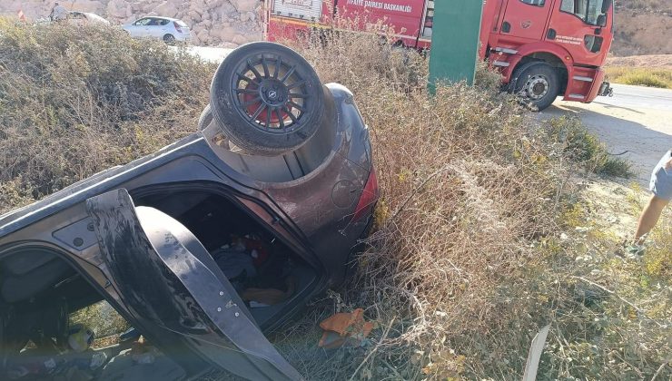 ALTINÖZÜ’NDE ARAÇ TAKLA ATTI: 1 YARALI