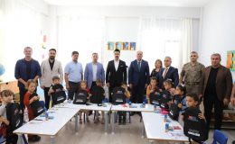 ALTINÖZÜ’NDE ÖĞRENCİLERE KIRTASİYE YARDIMI DAĞITILDI