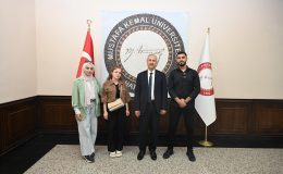 HATAY MKÜ REKTÖRÜ FİLİSTİNLİ ÖĞRENCİLERİ KABUL ETTİ