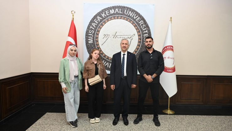 HATAY MKÜ REKTÖRÜ FİLİSTİNLİ ÖĞRENCİLERİ KABUL ETTİ
