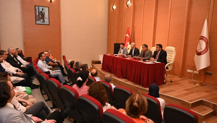 REKTÖR EREN, AKADEMİSYENLERLE BİR ARAYA GELDİ