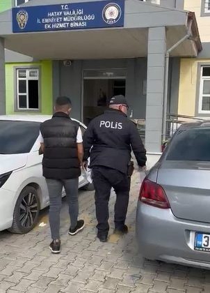 HATAY’DA 3 YIL 1 AY HAPİS CEZASIYLA ARANAN ŞAHIS TUTUKLANDI   