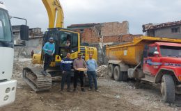 KEPÇENİN KOVASINDA KÜNEFE ÇEVİREN OPERATÖRÜN O ANLARI İLGİ ODAĞI OLDU