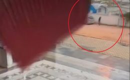 FIRTINANIN UÇURDUĞU METAL ÇATIDAN KOŞARAK KURTULDU