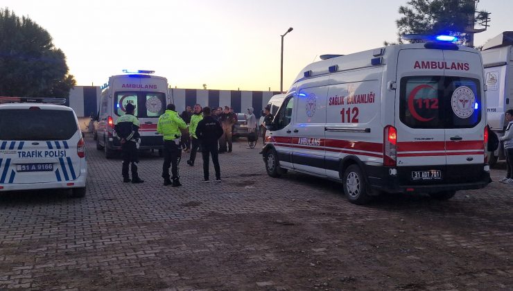 TEKMELERİN VE YUMRUKLARIN HAVADA UÇUŞTUĞU MAÇTA 4 FUTBOLCU YARALANDI  