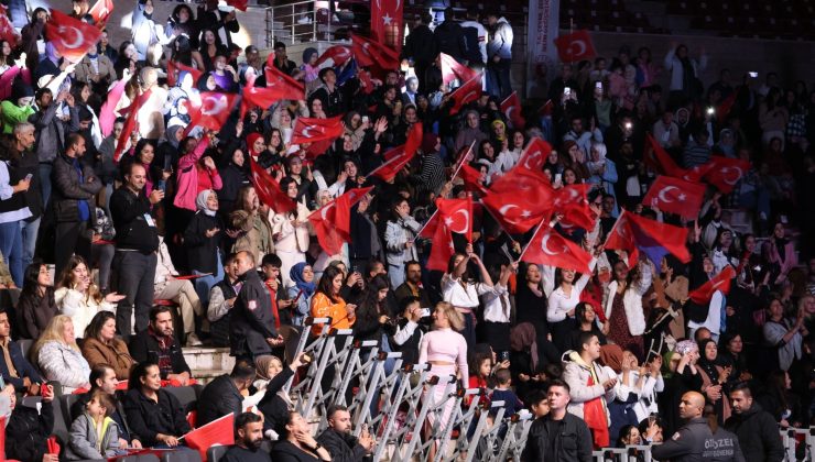 HATAYLILAR CUMHURİYET KONSERİNDE DOYASIYA EĞLENDİ