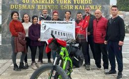 ETHEM BAKLACI, DEMİR ATI İLE ANITKABİR’E DOĞRU YOLA ÇIKTI