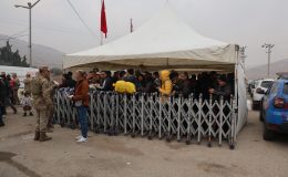 ANNE ÖZLEMİ ÇEKEN GENÇ, SAVAŞ BİTİNCE ÜLKESİNİN YOLUNU TUTTU