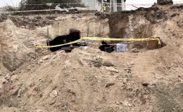İNŞAAT TEMEL KAZISINDA KAYA MEZAR ODALARI BULUNDU 