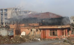 HATAY’DA 2 KATLI BİNA ALEVLERE TESLİM OLDU  