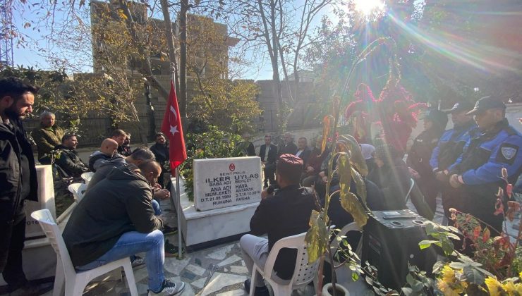 HATAYLI ŞEHİT POLİS MEZARI BAŞINDA ANILDI