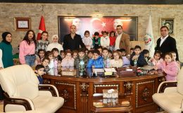 BAŞKAN YUMUŞAK MİNİK ÖĞRENCİLERİ AĞIRLADI
