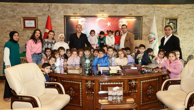 BAŞKAN YUMUŞAK MİNİK ÖĞRENCİLERİ AĞIRLADI