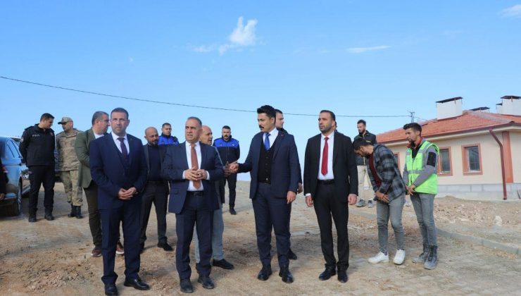 ALTINÖZÜ’NDE KÖY AFET KONUTLARI YÜKSELİYOR