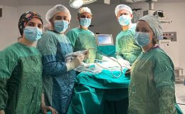 DEFNE DEVLET HASTANESİNDE BİR İLK: BAŞARILI LAPAROSKOPİK KOLEKTOMİ AMELİYATI